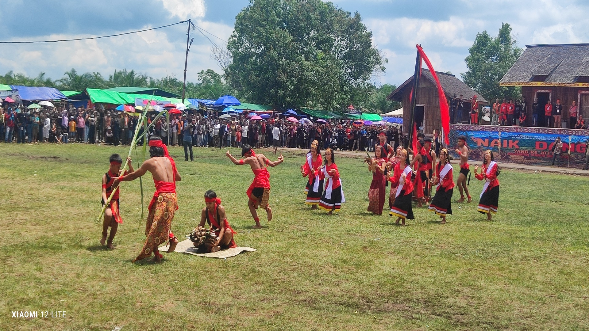 Ritual adat kegiatan Naik Dango ke-41 di Desa Lingga, Kecamatan Sungai Ambawang, Kubu Raya